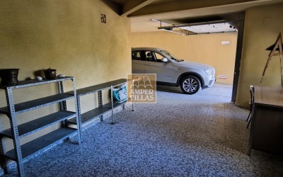 Fantastic villa with large plot, offering privacy and sea views.